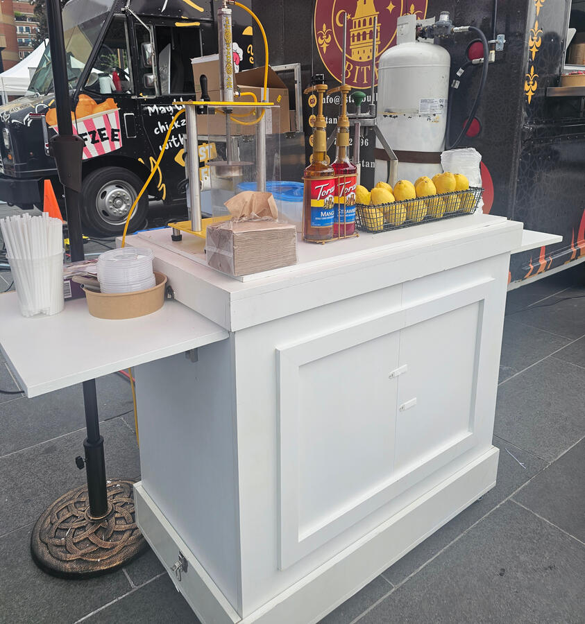 Mobile dessert cart Mobile dessert cart